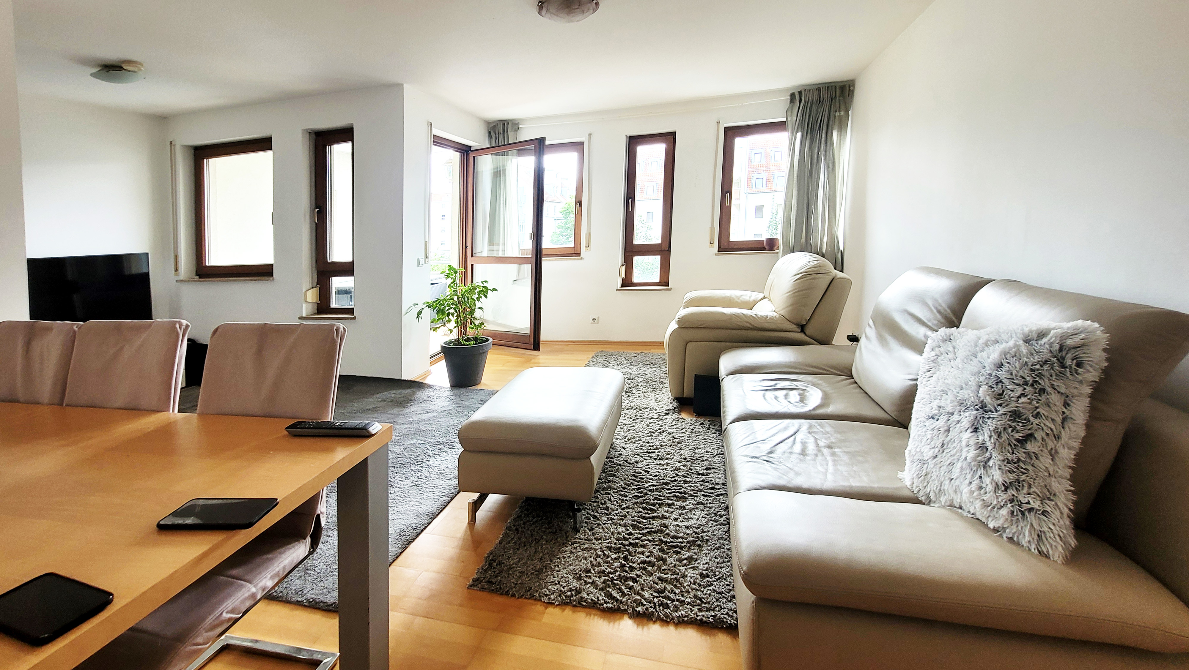 Sonnige Wohnung mit Balkon, Stellplatz und Einbauküche in Top-Lage!  - Fürth